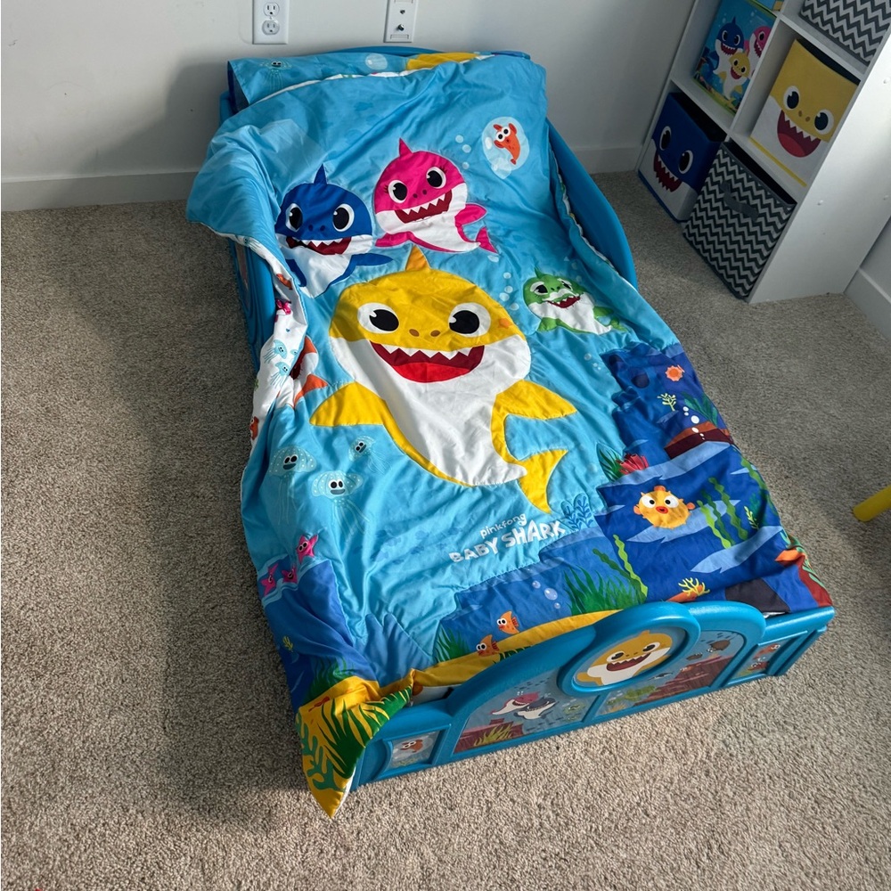 Baby shark curtains, bed in a bag, drawers